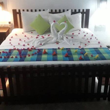 Butterfly Jewel Bed & Breakfast Unawatuna Exterior photo
