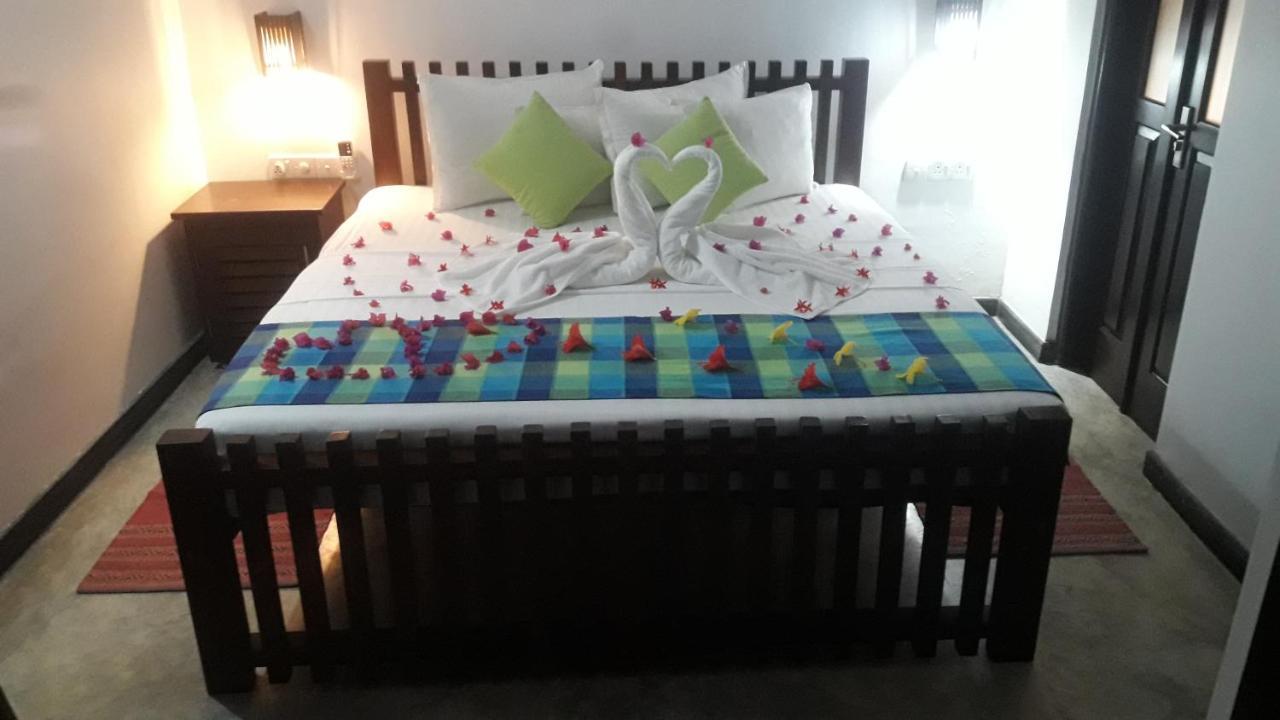 Butterfly Jewel Bed & Breakfast Unawatuna Exterior photo